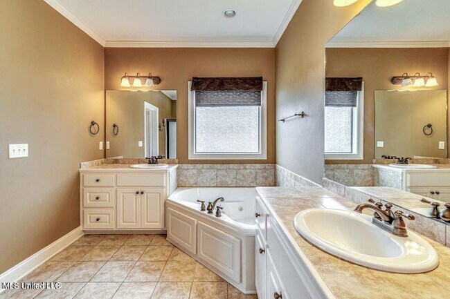 Building Photo - 401 Ash Tree Ln