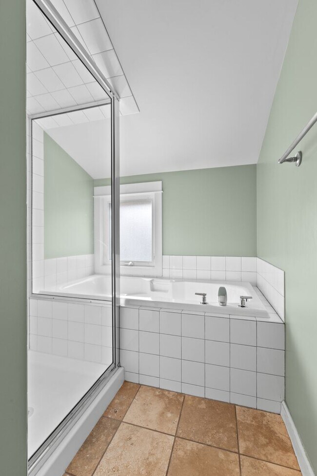 Building Photo - 3Bd/2.5Ba Seattle Home