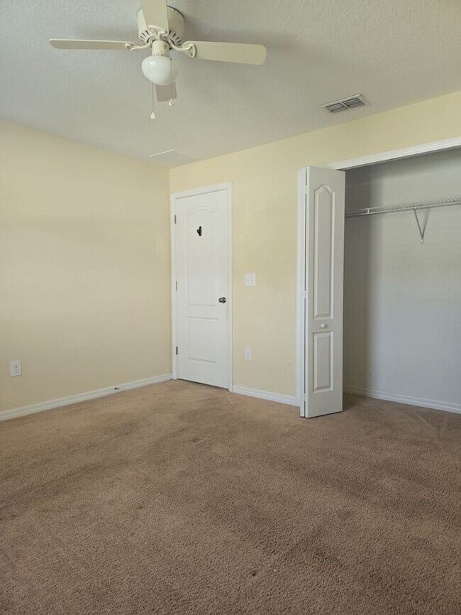 Building Photo - Amazing 4 Bedroom + Office/Bonus Room, 2 1...