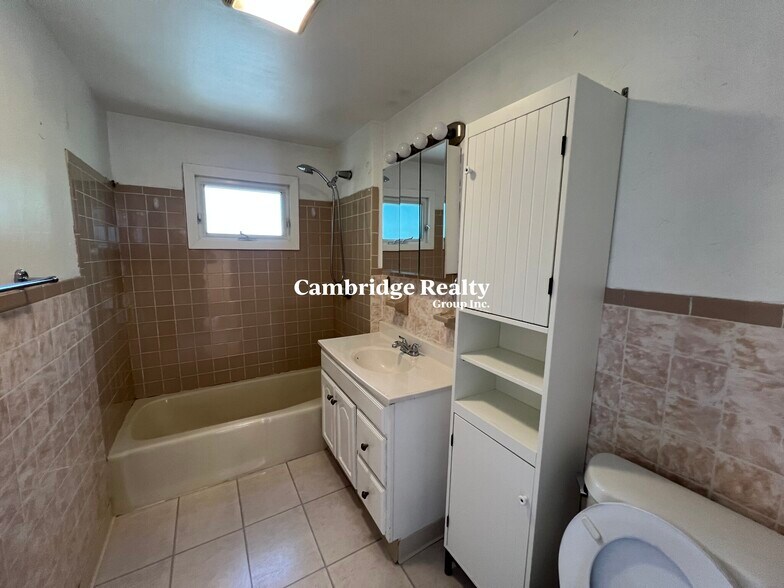 Building Photo - 15 Hudson St