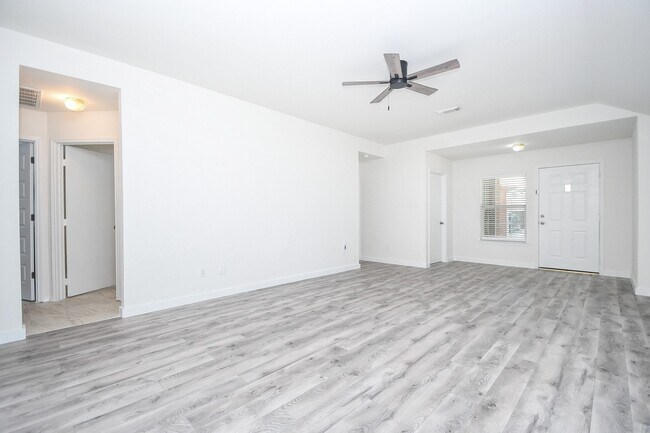 Building Photo - 6306 Spruce Manor Ln
