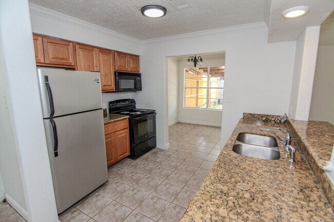 Building Photo - 20335 Fieldtree Dr