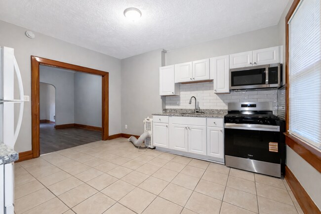 Building Photo - 3BR Baltimore Rowhome with Central Air & In-Unit Laundry