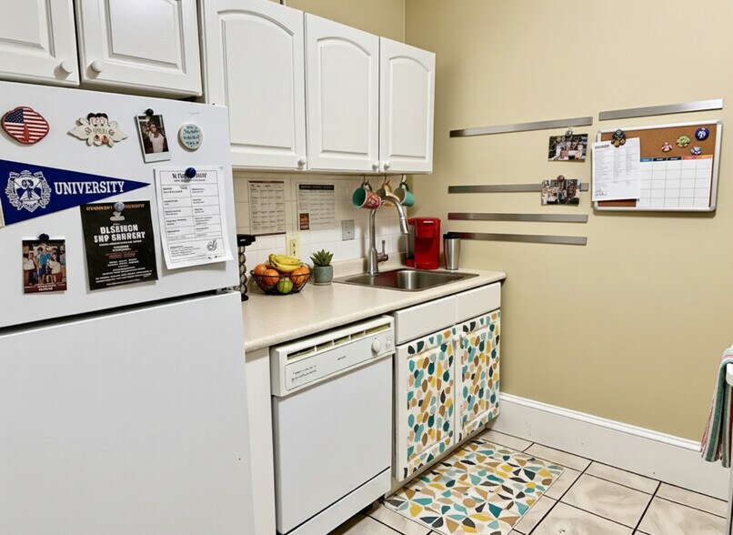 Building Photo - 74 Egmont St