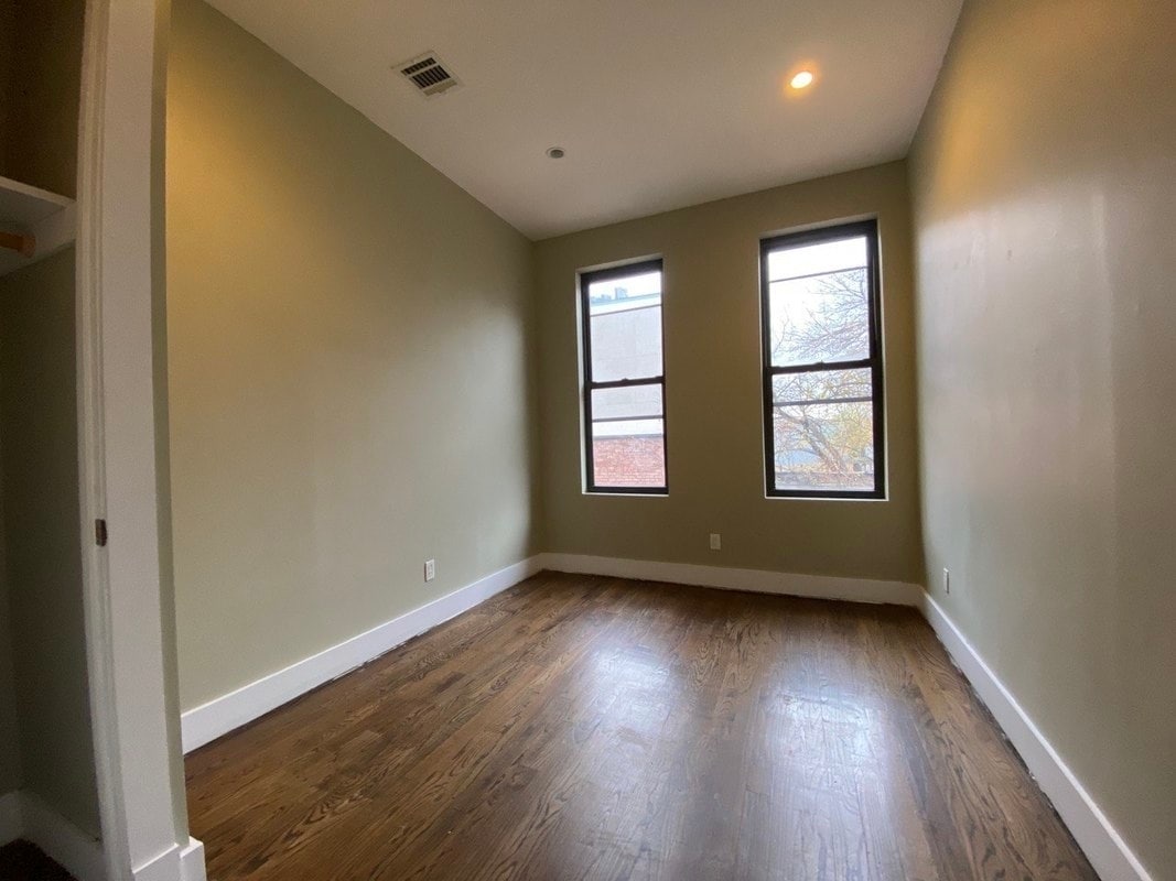 Building Photo - 1076 Greene Ave