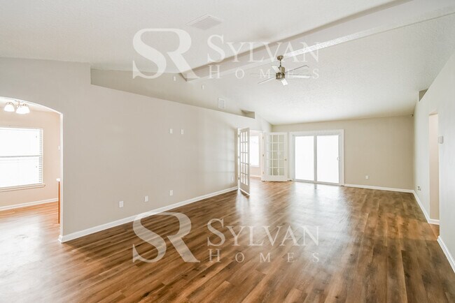 Building Photo - Experience the Lifestyle awaiting you!