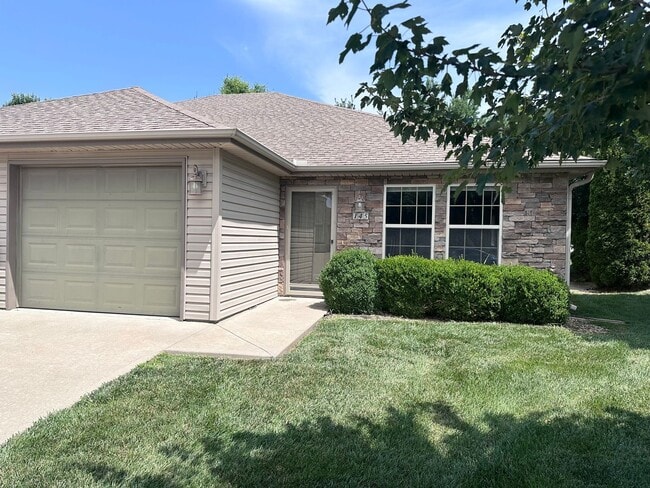 Building Photo - 3 Bed | 2 Bath | 1 Car Garage Single Level Duplex in Blue Springs; Lee’s Summit Schools