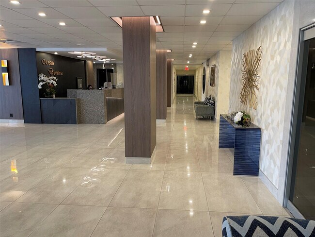 Building Photo - 3550 Galt Ocean Dr