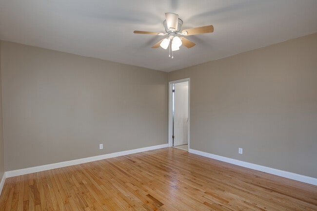 Building Photo - 2830 Flintwood Dr