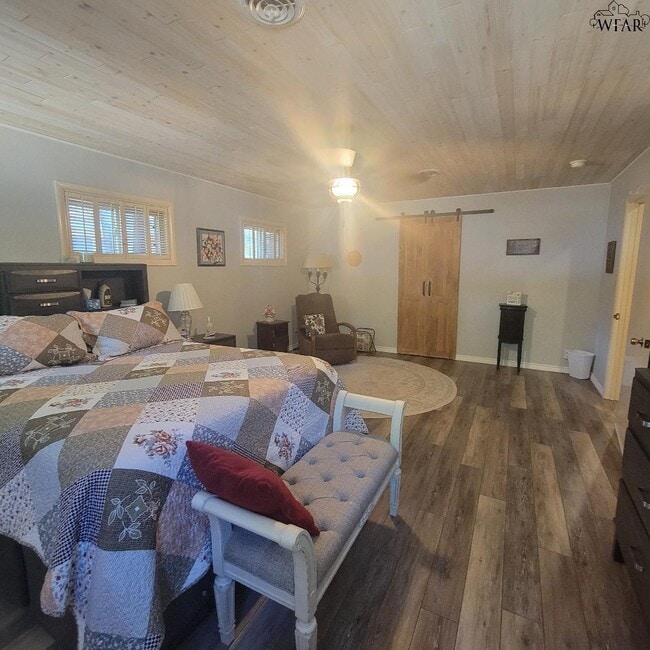 Building Photo - 2415 Martin St