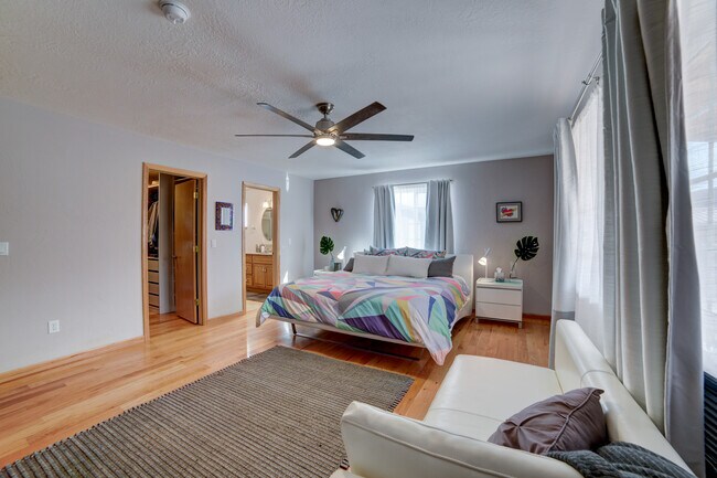 Building Photo - 383 E Coronado Ln