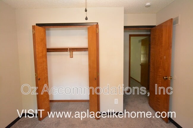 Building Photo - 8503 Sarah Ln