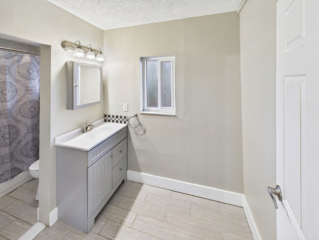 Building Photo - 404 S Race St