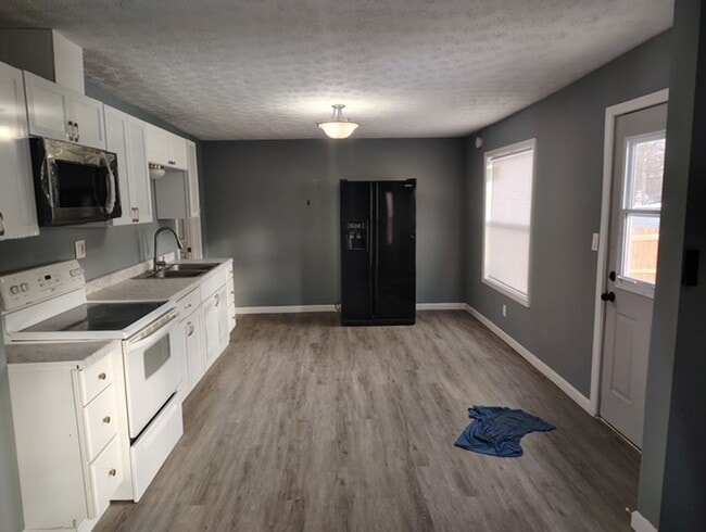 Building Photo - 609 E Mulberry St