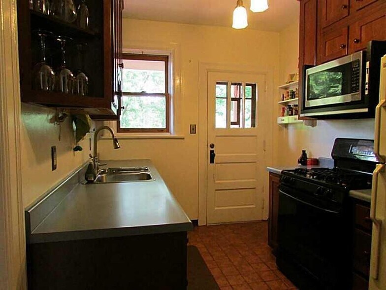 Building Photo - 3761 Orpwood St