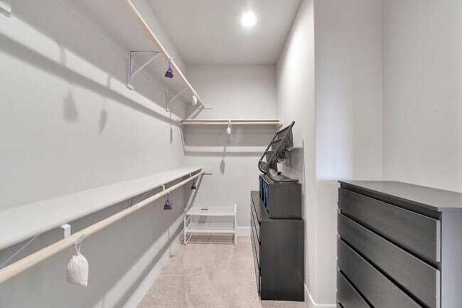 Building Photo - 4415 Horizon Dr