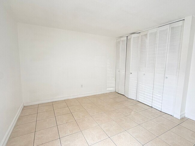 Building Photo - 1830 Maravilla Ave