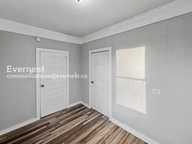 Building Photo - 4 Bed/1 Bath Home with On-Street Parking / Pet-Friendly / Vouchers Accepted / Available Now!