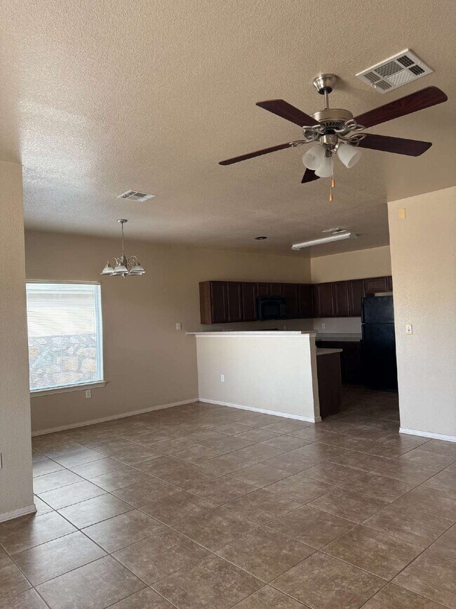 Building Photo - Cozy three-bedroom two bath at a great location! 10429 Silvercloud Drive, El Paso, Texas 79924