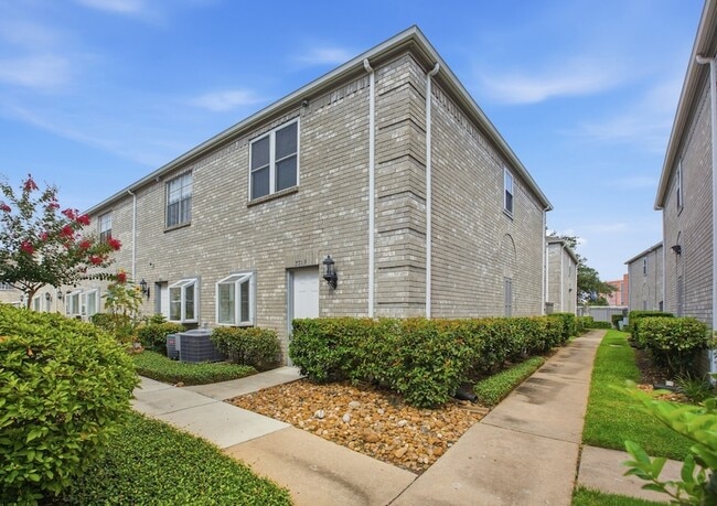 Building Photo - 7719 Cambridge St