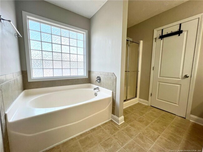 Building Photo - 240 Declaration Dr