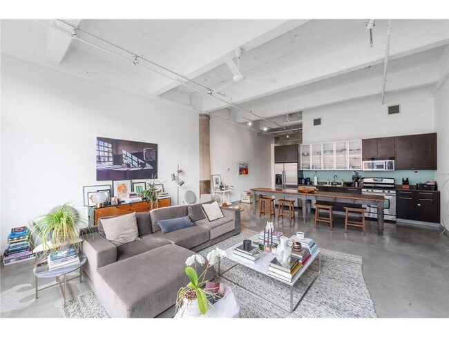 Building Photo - 700 N Washington Ave