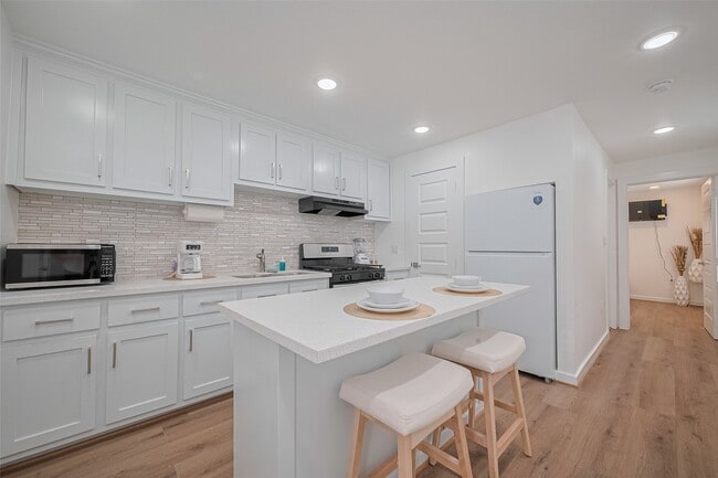 Building Photo - 6725 Avenue K