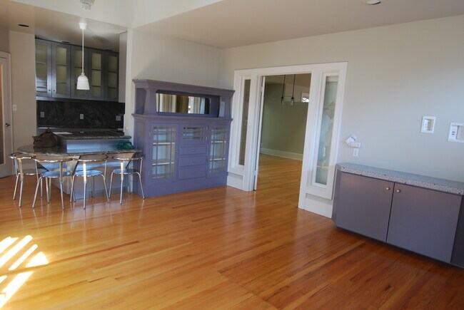 Building Photo - Pristine Craftsman in Belmont Heights!