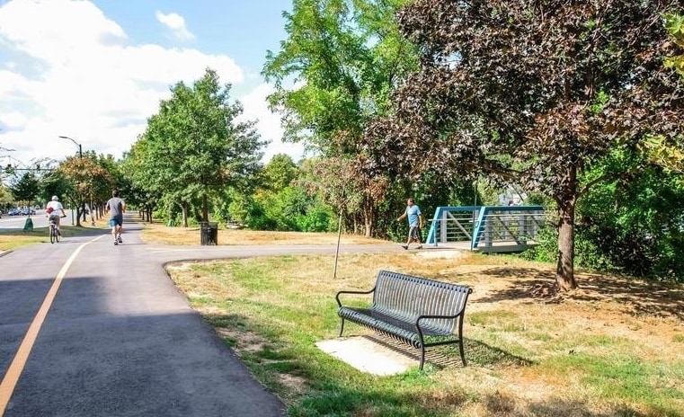 Building Photo - 2108 S Quincy St