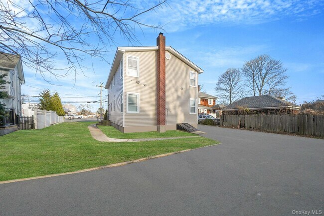 Building Photo - 130 5th Ave