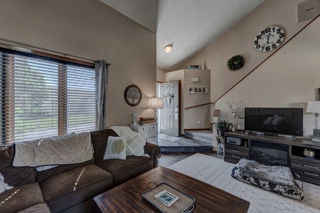 Building Photo - 4025 Wild Flower Dr