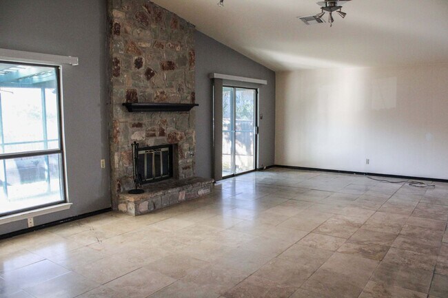 Building Photo - 4222 Clear Lake Dr