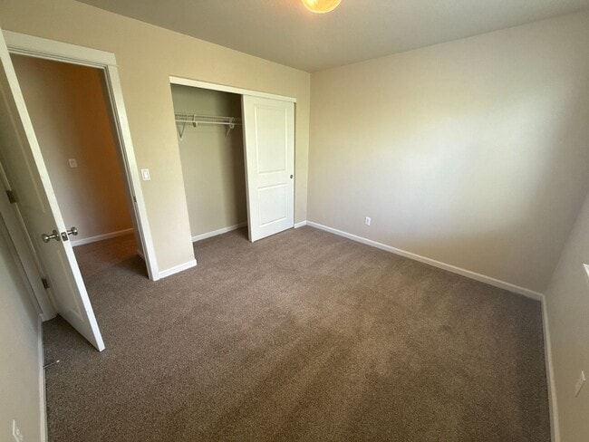 Building Photo - DOG CONSIDERED!! 3 Bdrm House, Gas Heat/Fi...