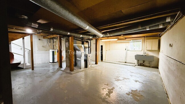 Building Photo - Lovely 3BD|1BA Home in Oregon City w/Basem...