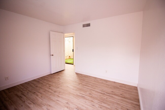 Building Photo - Scottsdale - McCormick Ranch Home - 3 Bedr...