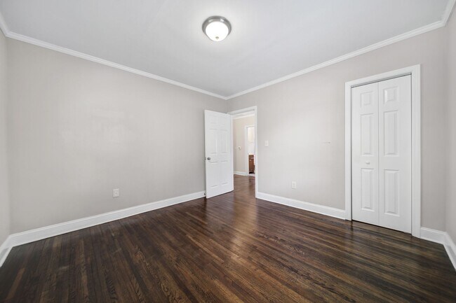 Building Photo - Lovely 2 Bed 1 Bath Bungalow Home in Charl...