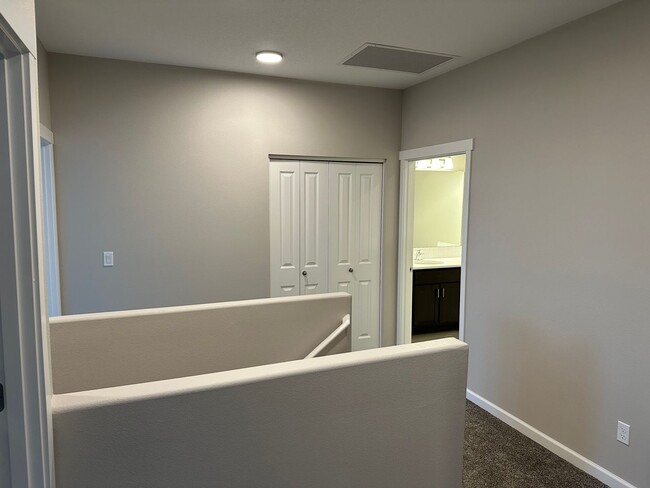 Building Photo - 418 /201 Duplex