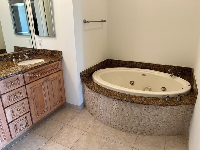 Building Photo - 4513 Artesa Way S