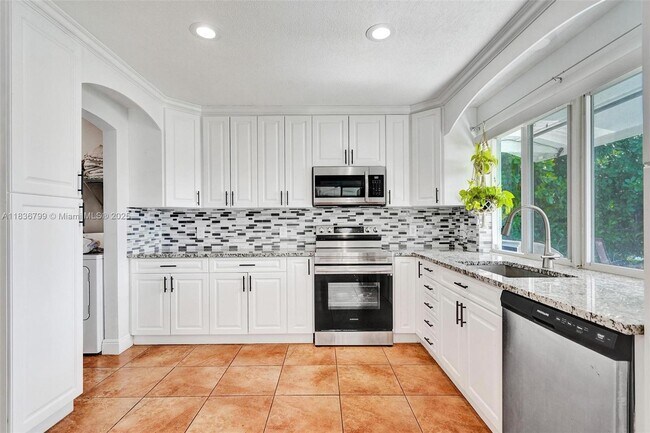 Building Photo - 10850 NW 29th Manor
