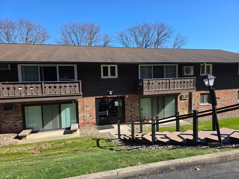 Front of Condo - 5721 Som Center Rd