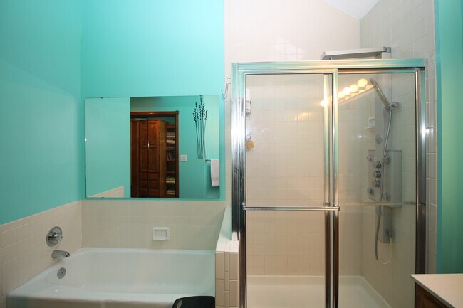 Building Photo - 4 Bed Home Premium Fixtures