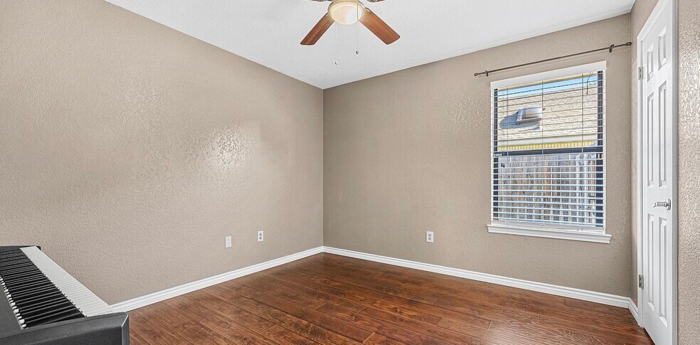Building Photo - 1705 Lynx Cir