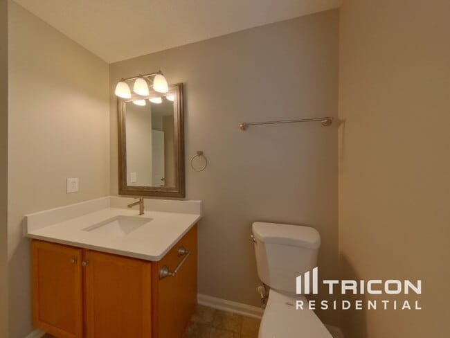 Building Photo - 922 Hollow Hill Ct