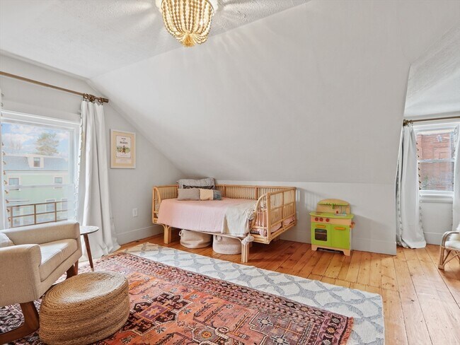 Building Photo - 8 Webster St