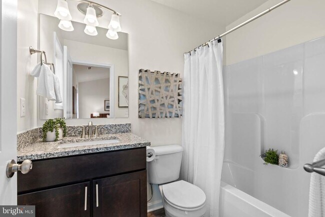 Building Photo - 2027 Ter Vw Ln