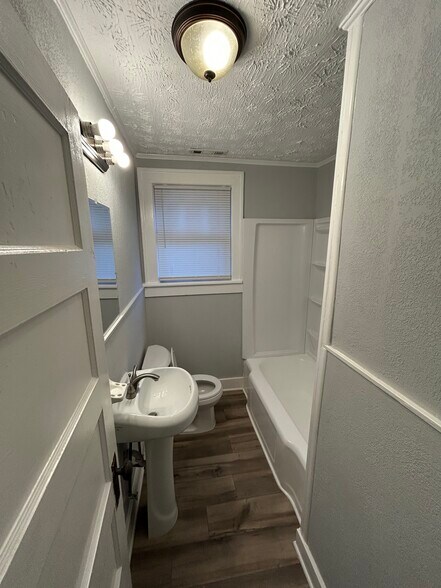 Building Photo - 7 Roseway Cir NE