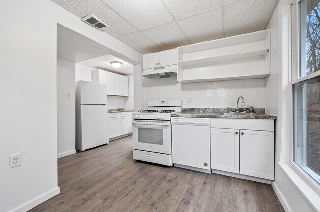 Building Photo - Spacious 3 Bed, 1 Bath Apartment in Garfie...