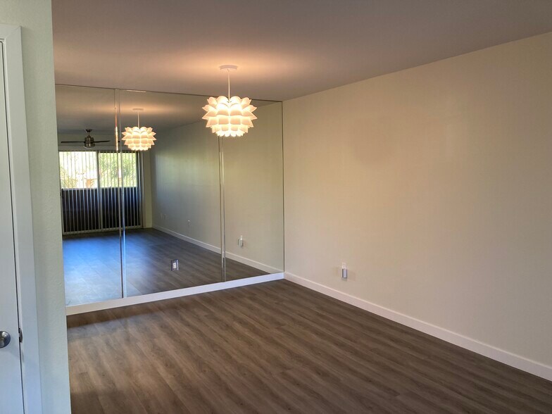 Building Photo - 2875 N Los Felices Rd