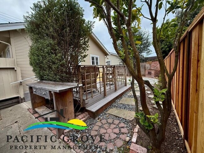 Building Photo - Pacific Grove 2-bedroom , 2 bath. Prime Wa...