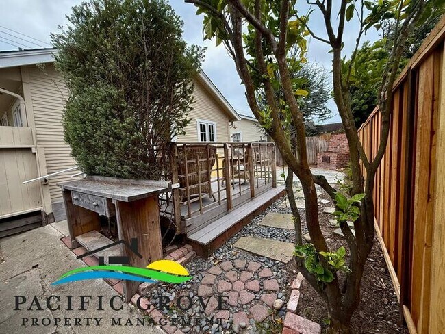 Building Photo - Pacific Grove 2-bedroom , 2 bath. Prime Walk to Town Location!